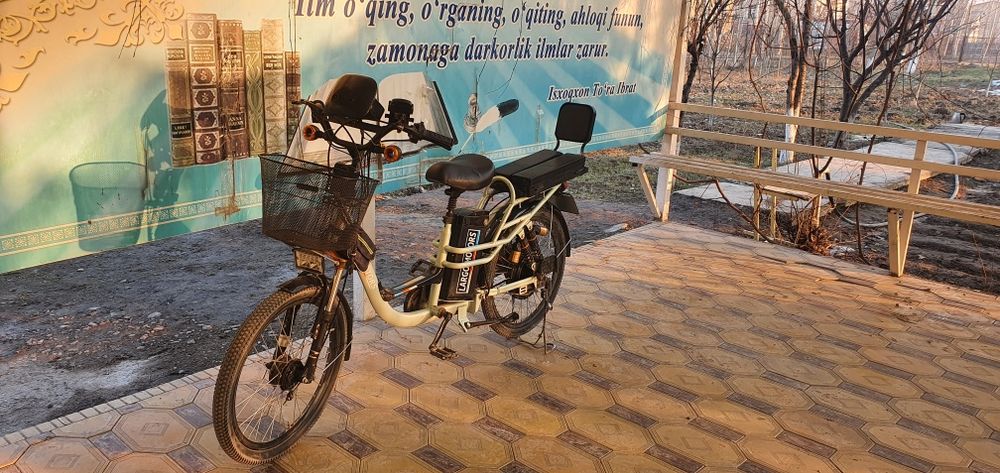 Veloskuter LargoMotors Sotiladi