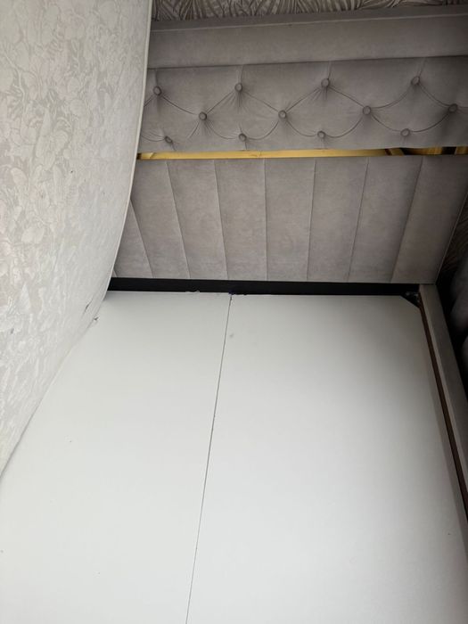 Кровать двухспальная.