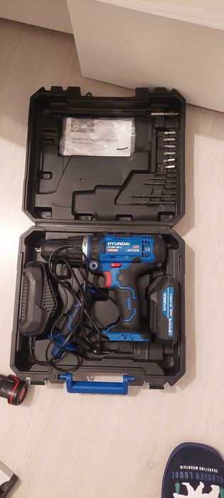 Masina gaurit & insurubat cu percutie profesionala cu baterie Hyundai