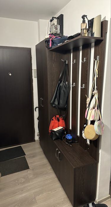 Dulap hol foarte încăpător – stare foarte bună