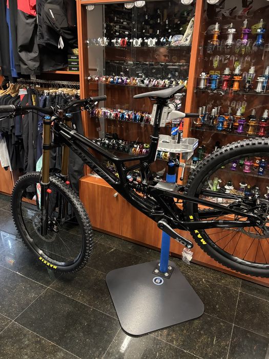 Santa Cruz V10 cc 2025 black