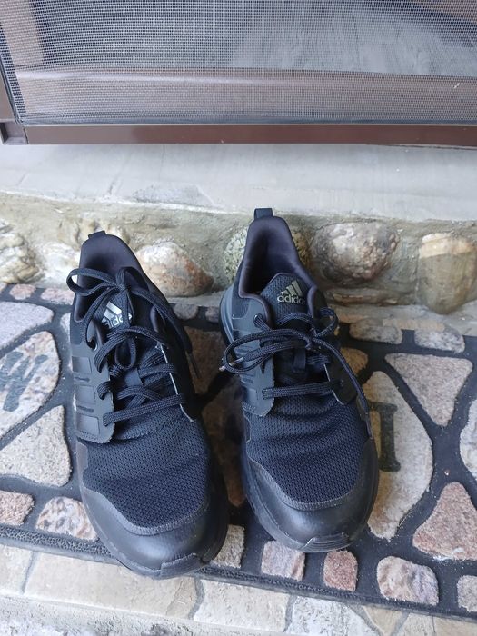 Adidasi  unisex.