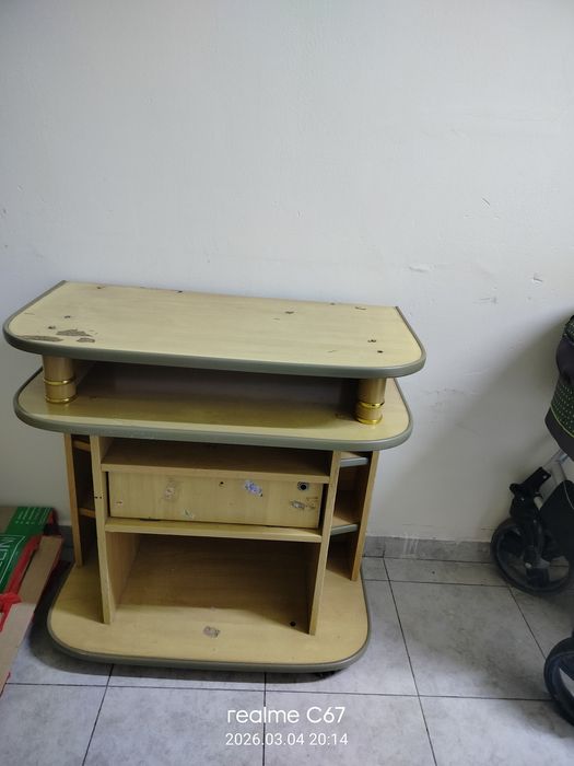 тумба под телевизор (ТВ-тумба) или медиа-стойка.