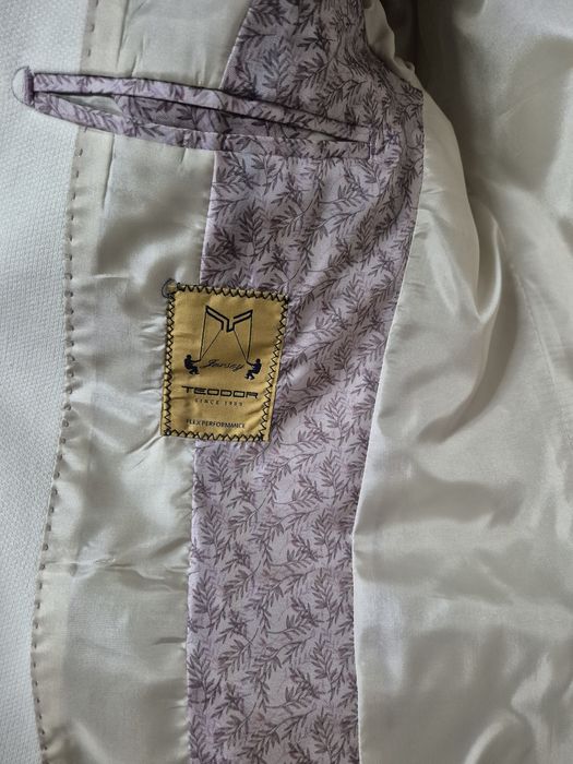 Продавам Сако Теодор