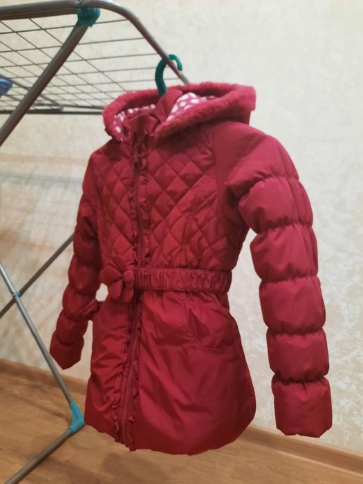 Продам куртку детскую в отличном состоянии для девочки 5 000тенге