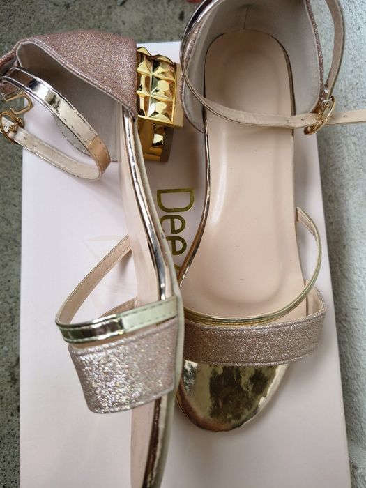 Елегантни сандали