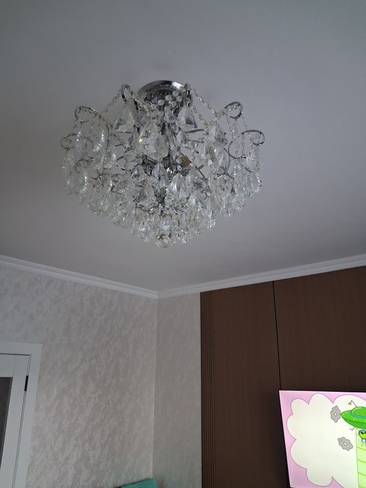 Продам люстру в гостинную
