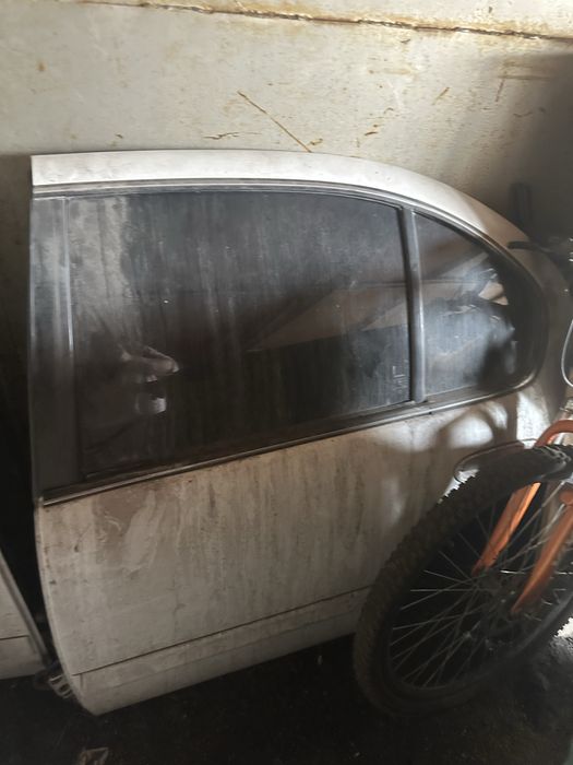 Дверь, заднее стекло Nissan Maxima