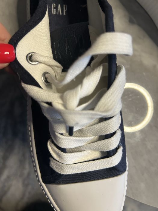 Чисто нови кецове GAP