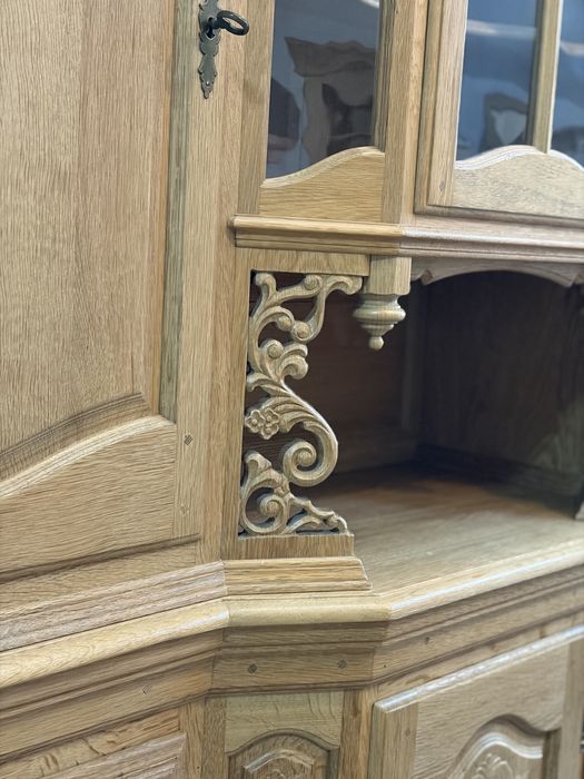 Vitrina din stejar masiv