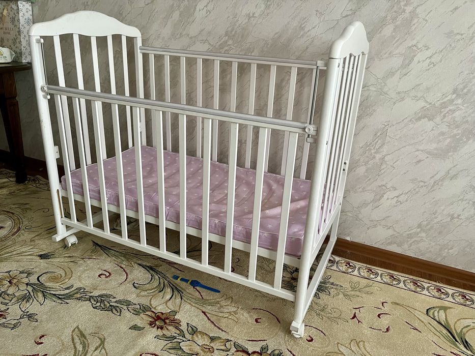 Продам манеж с матрасом