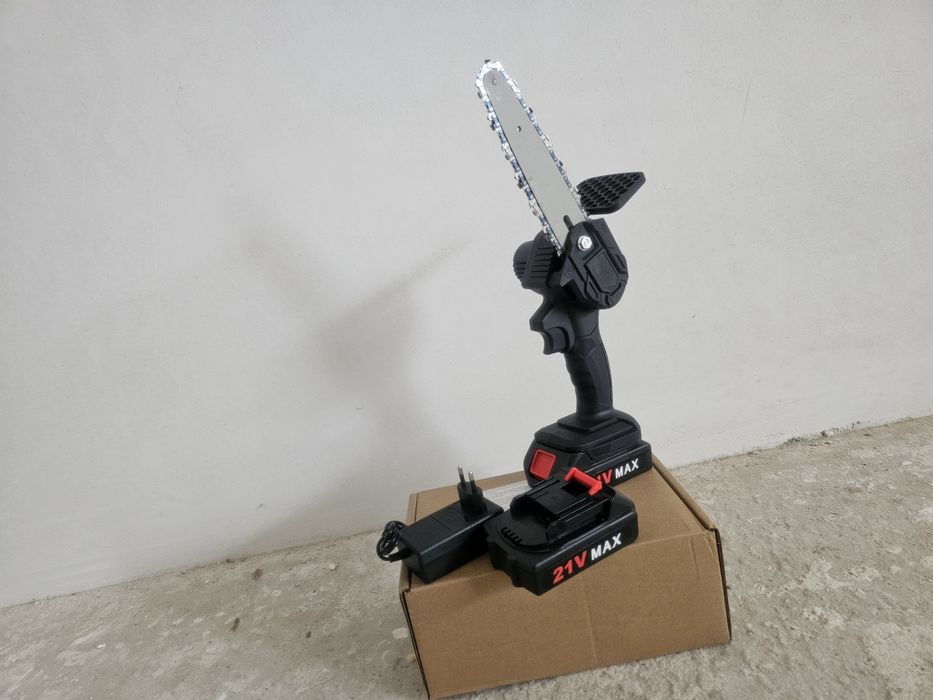 Акумолаторен верижен трион ЧИСТО НОВ