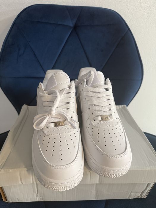 Adidasi nike air force 1