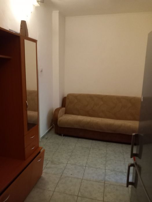Închiriez garsoniera mobilata utilata zona tractoru