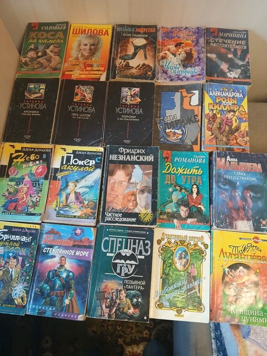 Книги разных жанров.