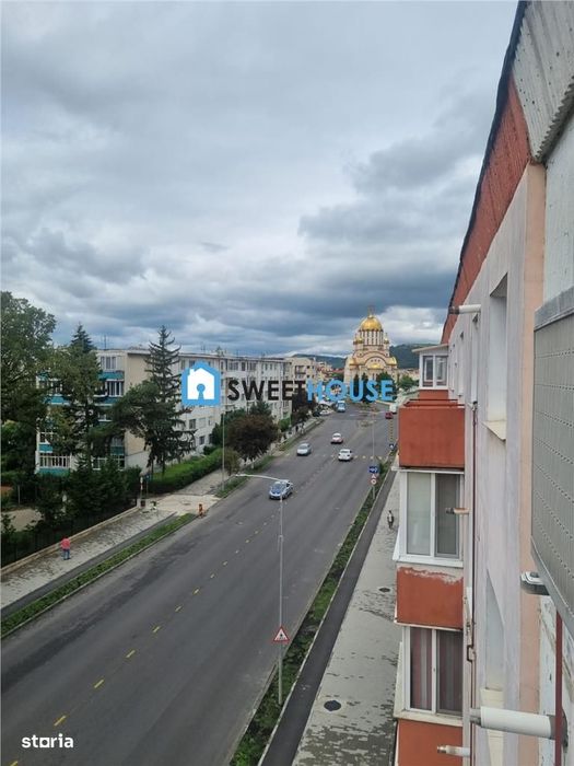 Apartament cu trei camere zona centrala