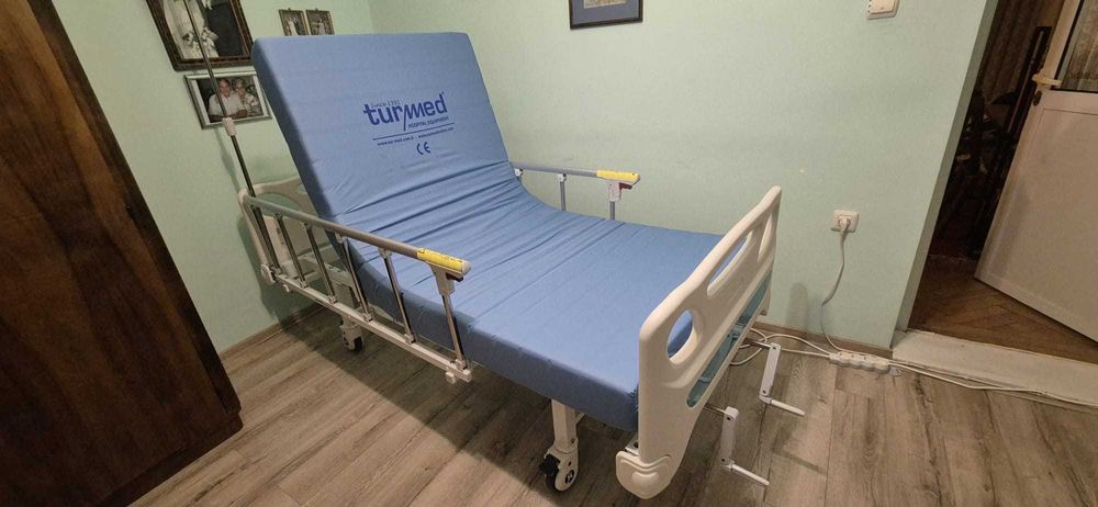 Pat de spital cu saltea