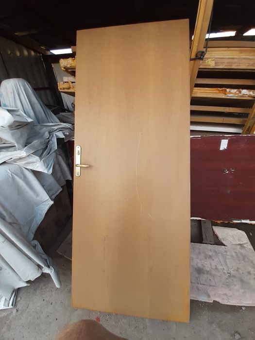 Продаю межкомнатную дверь