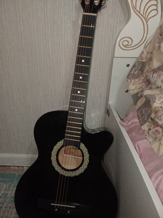 Гитара музыкальный инструмент