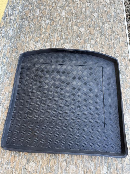 Vând Tăviță din cauciuc (nu din spuma) Vw,seat,skoda,audi