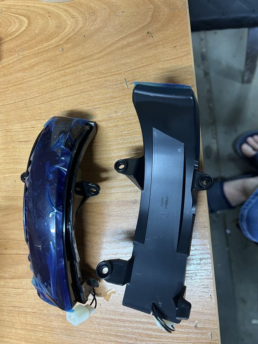 Бегущие поворотники в зеркала Prado 150