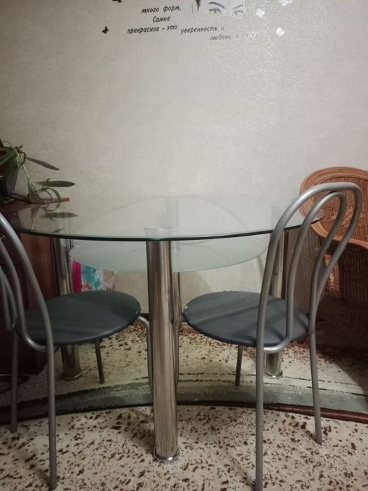 Продам стол стекло