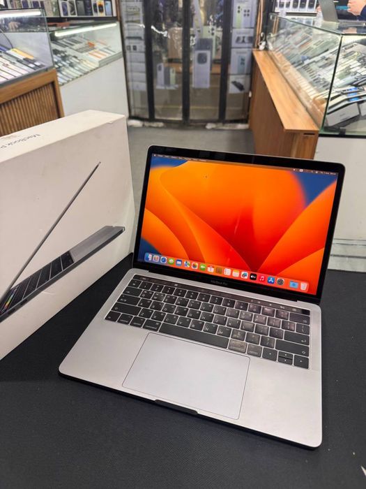 Apple  Macbook Pro 2017 SSD 256GB OЗУ 8Gb Retina 2K