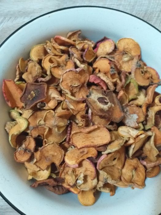 Сушёные яблоки и груши.