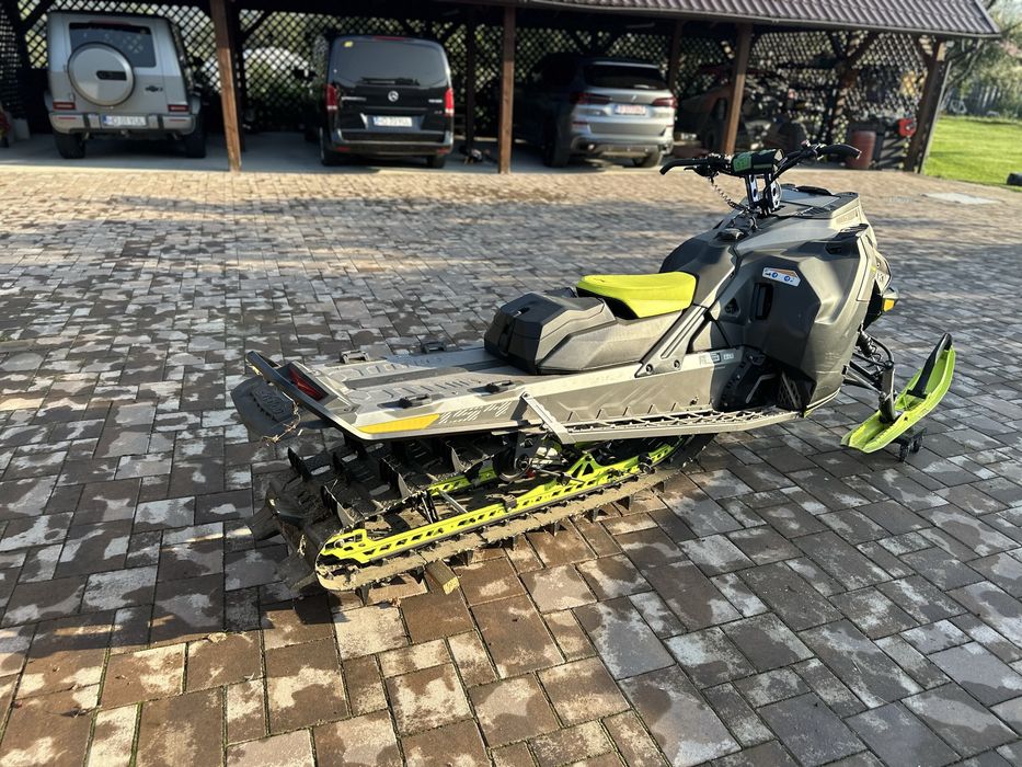 Snowmobil ski doo summit 2023 schimb cu jet ski