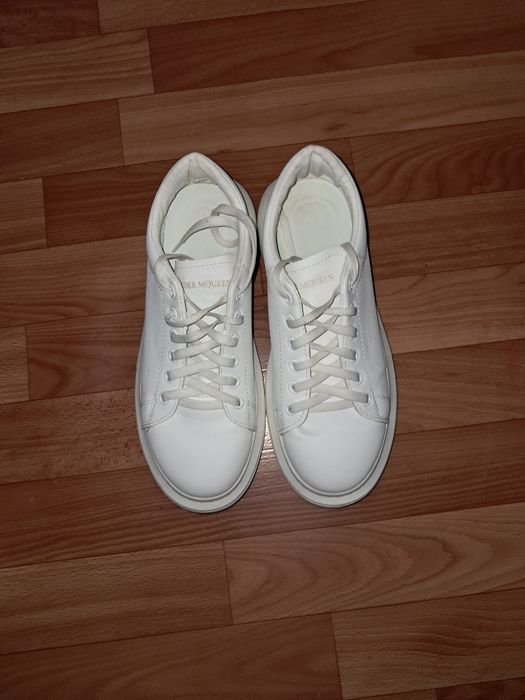 Кроссовки женские