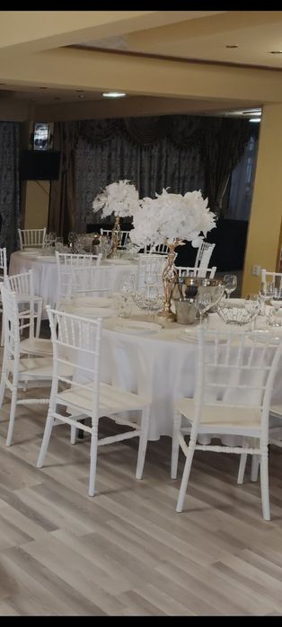 Agenția AvM Events închiriază pavilioane, mese, scaune vesela completă