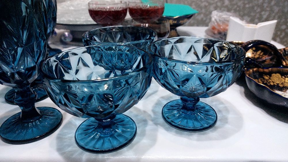 Продам бокалы, креманки по 2000 тенге.