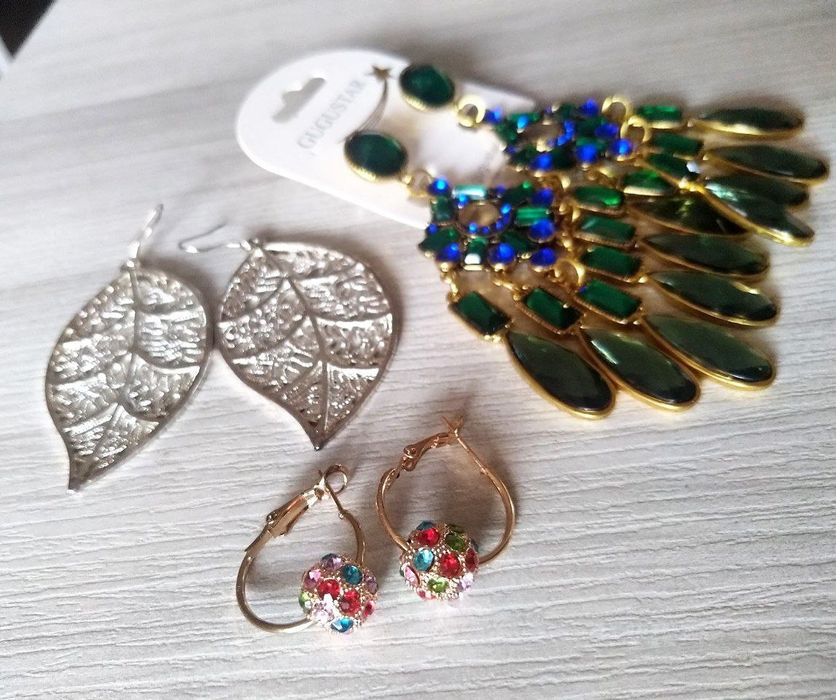 Цветни Обеци, червено колието, сребриста гривна