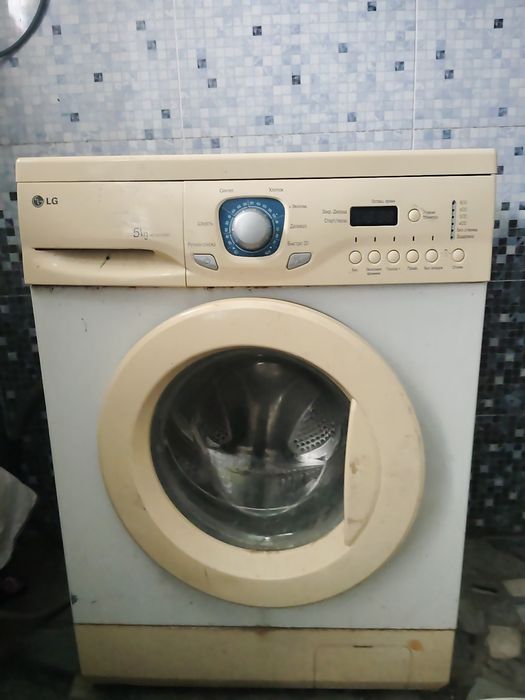 Kir moshina sotiladi