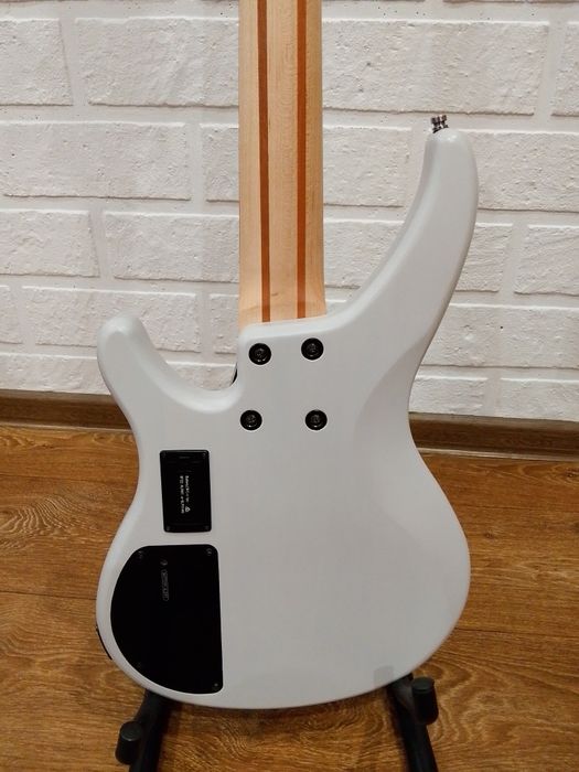 Бас гитара Yamaha trbx505