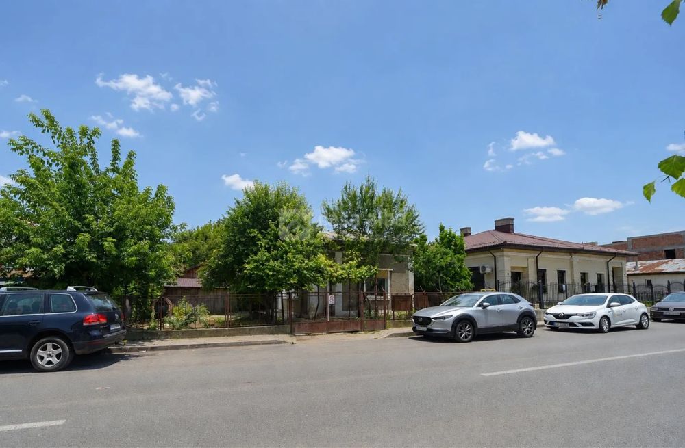 Casa plan parter posibilitate duplex Str Sararie 115