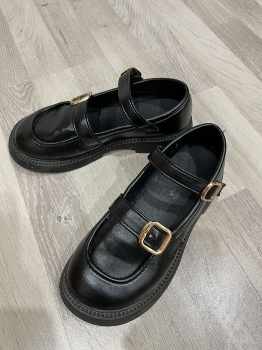 Школьные туфли для девочки.