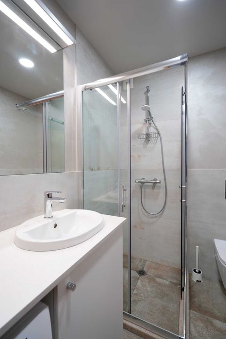 Дава се под наем Тристаен апартамент в Варна, Зимно кино Тракия - 134 кв.м за 999 € - Снимка #20