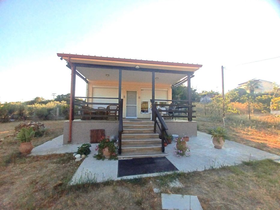 Продава Бизнес парцел 1000м2 с къща 50м2 до морето Неа Кердилия,Гърция