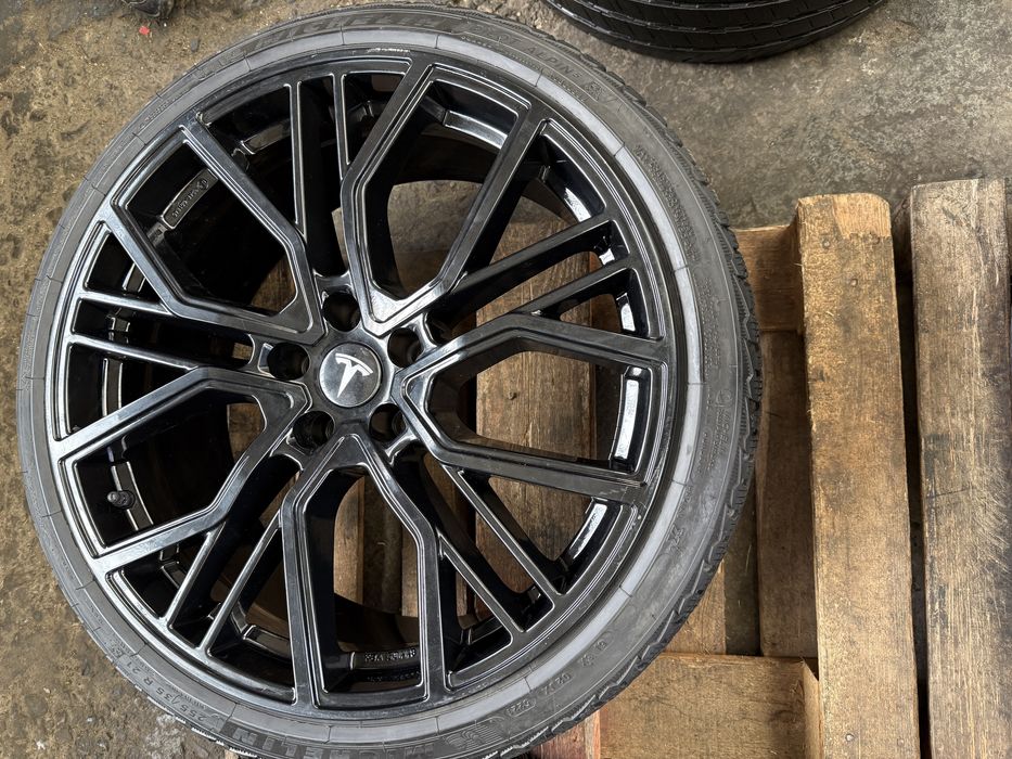 Jante Tesla model Y in doua dimensiuni spate 275/35 21 fata 255/35 21