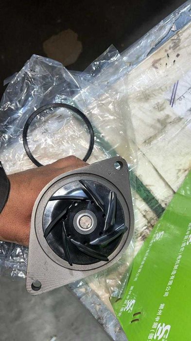 Помпа Komatsu PC220-8