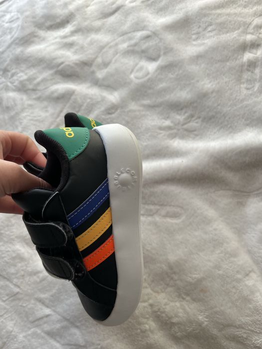 Маратонки Adidas 25.5