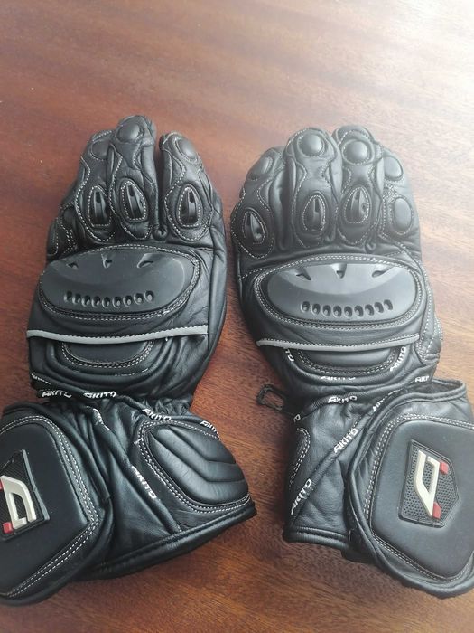 Яке, каска, панталон, ръкавици за мотор