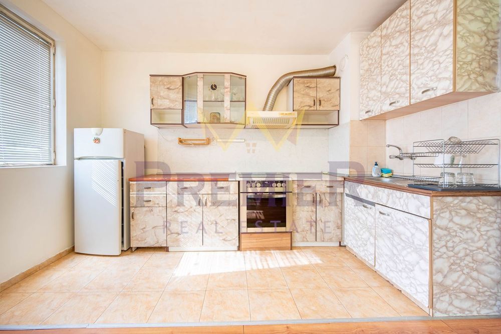 Продава се Тристаен апартамент в Варна, Център - 85 кв.м за 1999 €/кв.м - Снимка #1
