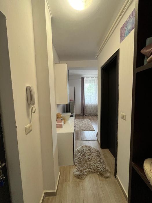 Închiriez garsonieră