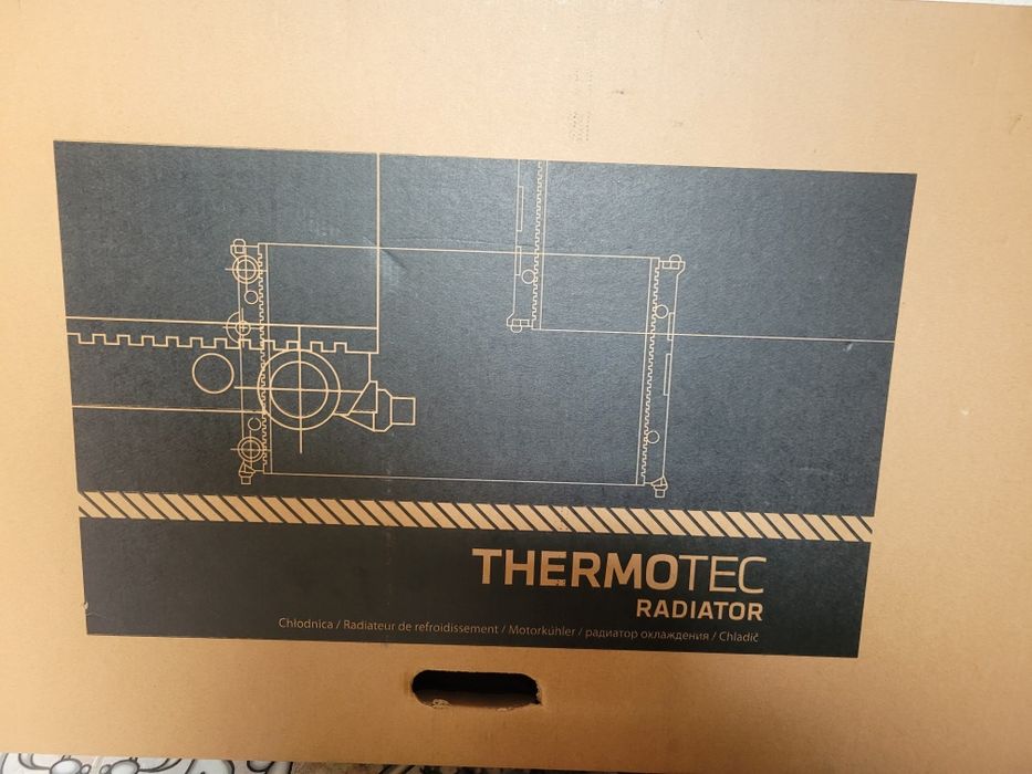 Vând radiator auto nou