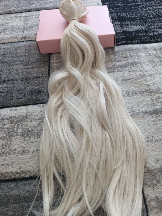 O bijuterie clip on ,extensii de par blond 60 cm si 50 cm