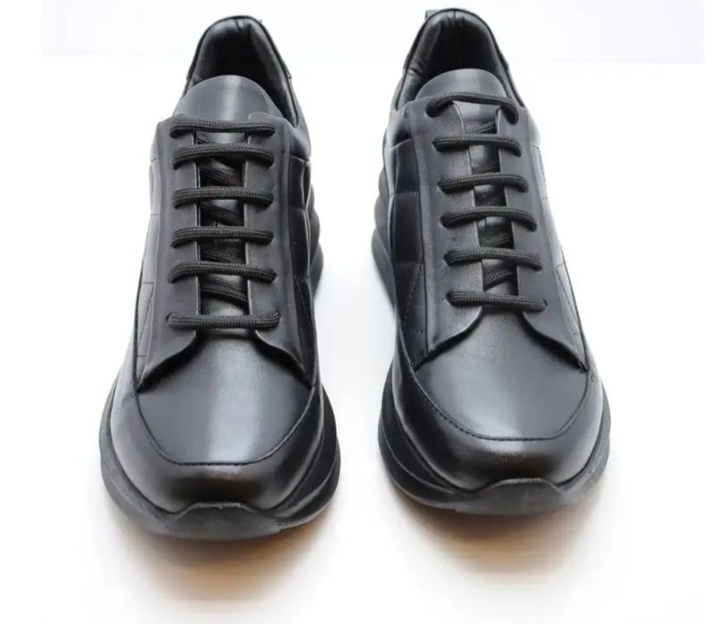 Продаются женские кроссовки