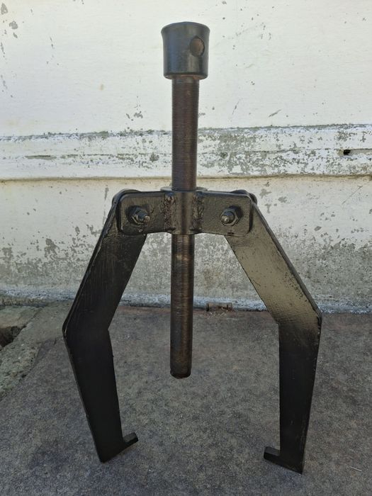 Vând presa mare pentru rulmenti butuci etc