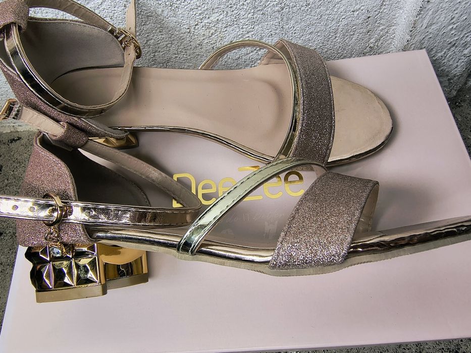 Елегантни сандали